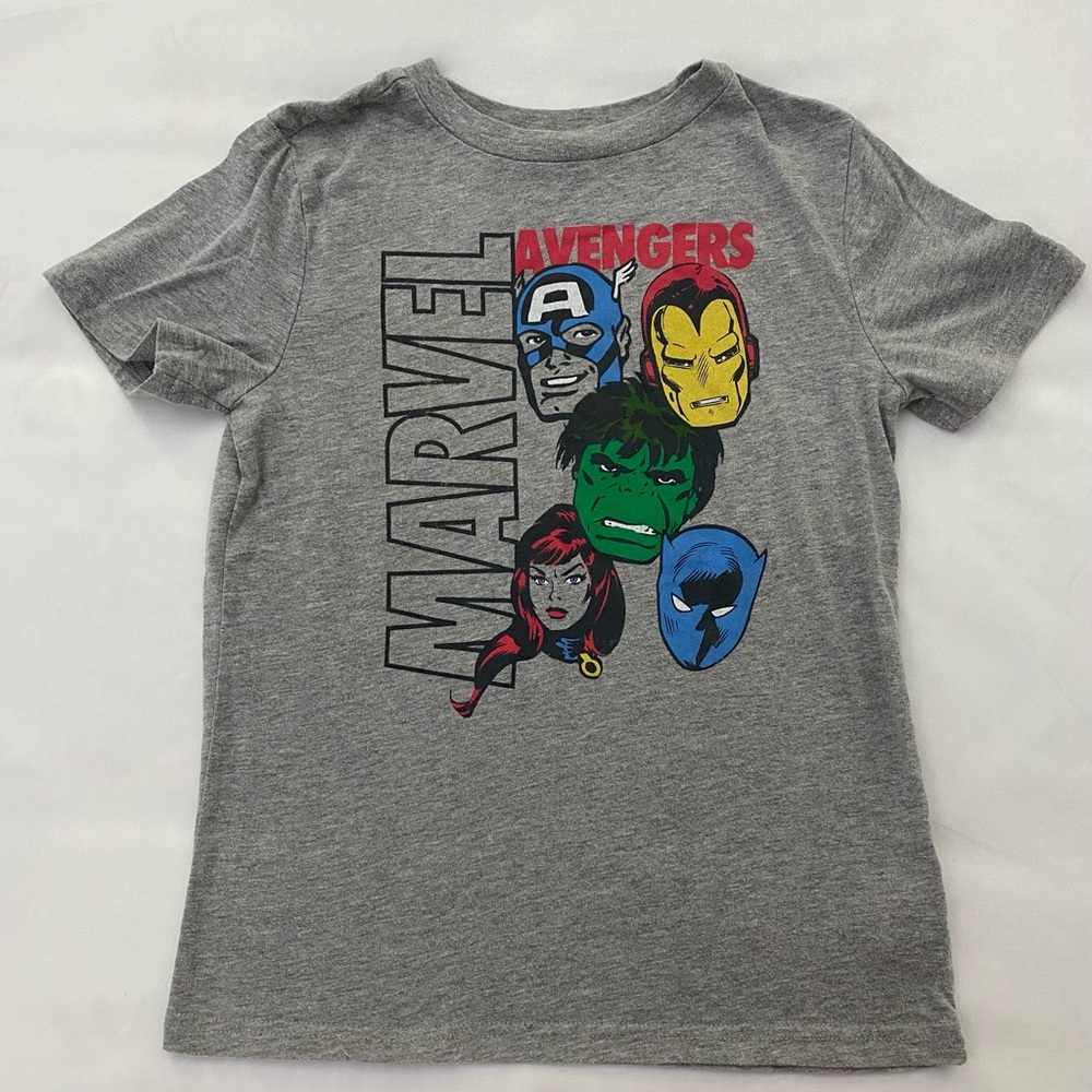 Kid’s Marvel Avengers Light Grey T-Shirt. Size Medium.